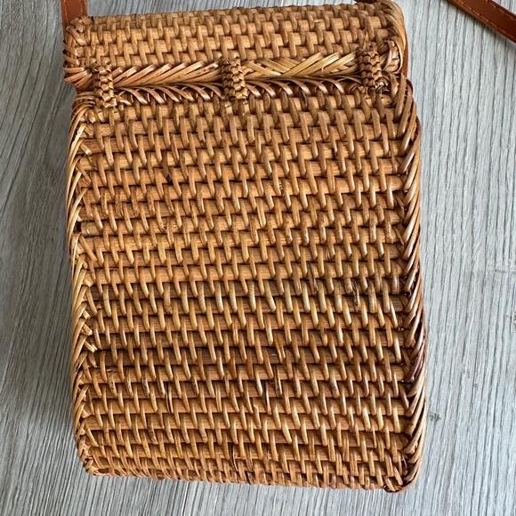 Bali Ata Grass Cellphone Crossbody Bag
By Anthropologie - Picture 5 of 9